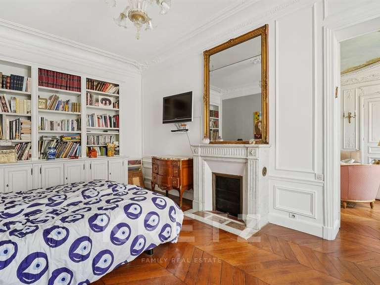 Appartement Paris 9e - 2 chambres - 143m²