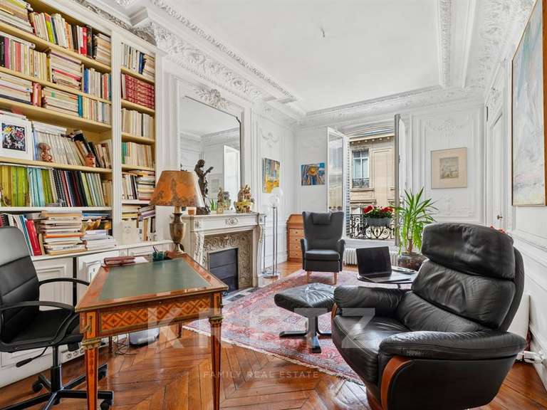 Appartement Paris 9e - 2 chambres - 143m²