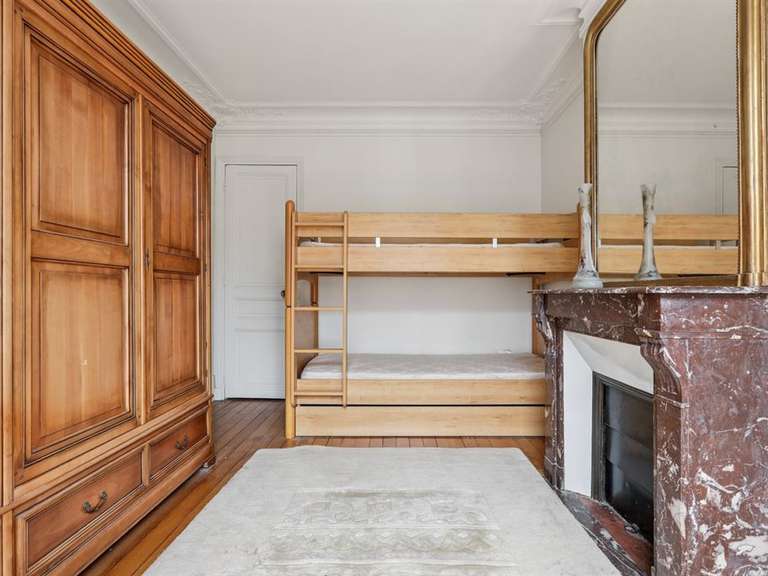 Appartement Paris 9e - 2 chambres - 65m²