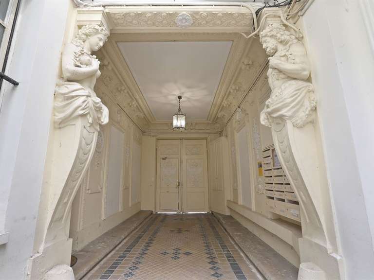 Appartement Paris 9e - 2 chambres - 65m²
