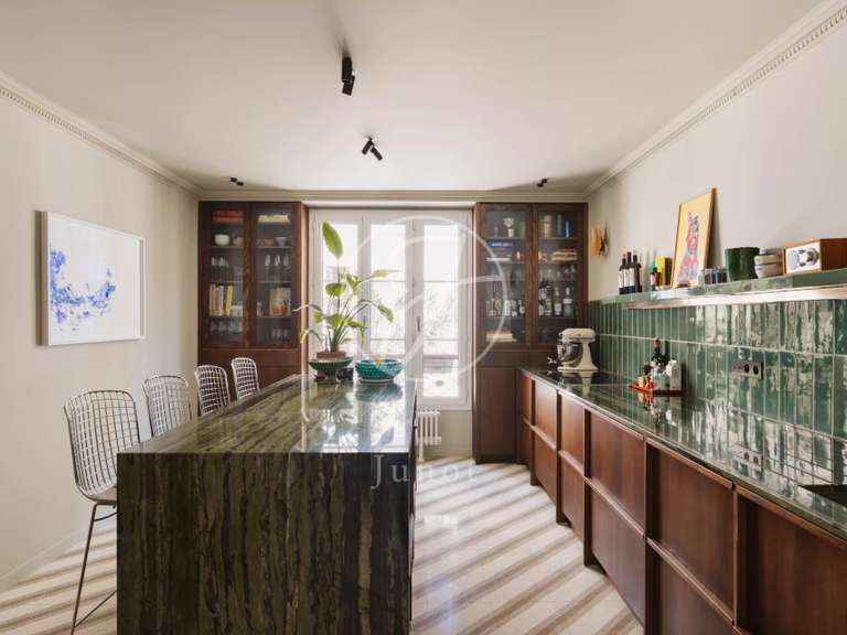 Appartement Paris 9e - 2 chambres - 107m²