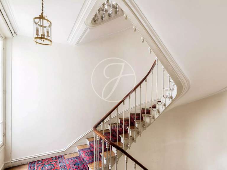 Appartement Paris 9e - 3 chambres - 124m²