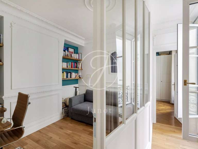 Appartement Paris 9e - 2 chambres - 74m²