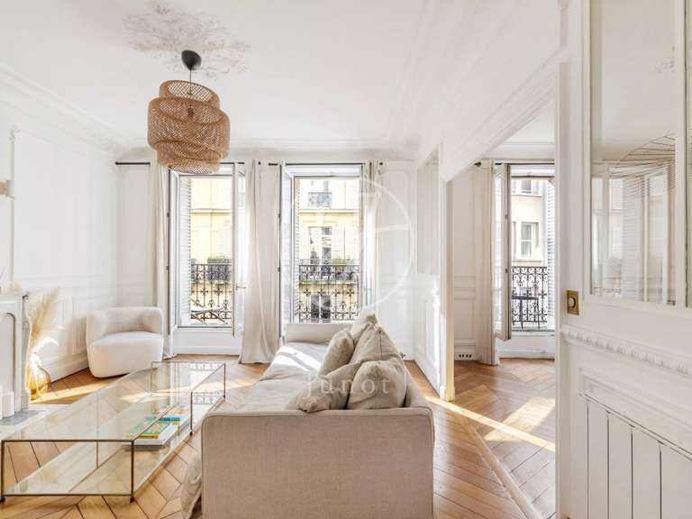 Appartement Paris 9e - 2 chambres - 74m²