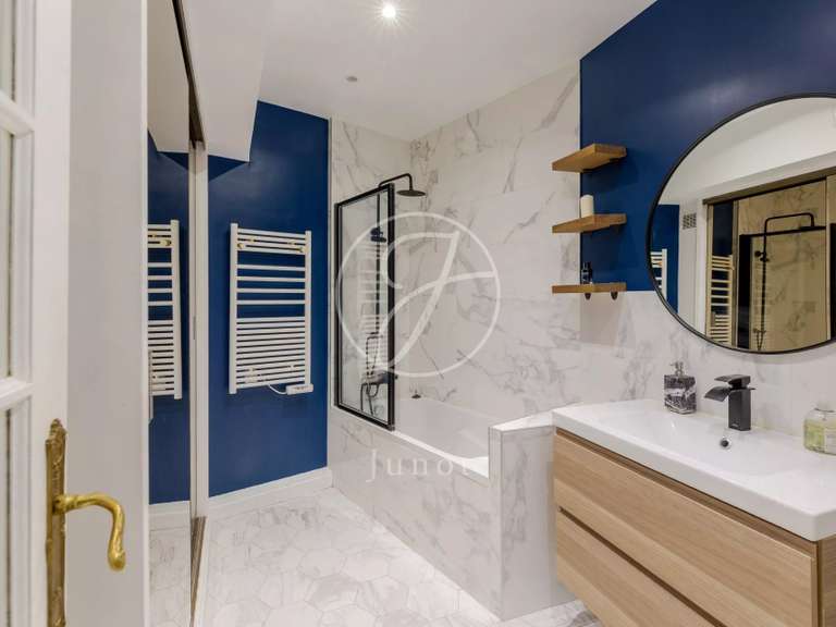 Appartement Paris 9e - 2 chambres - 74m²