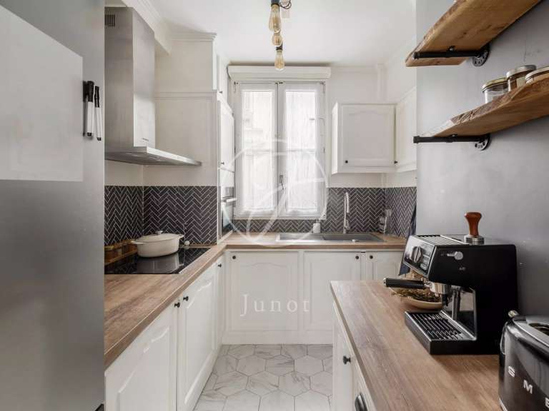 Appartement Paris 9e - 2 chambres - 74m²