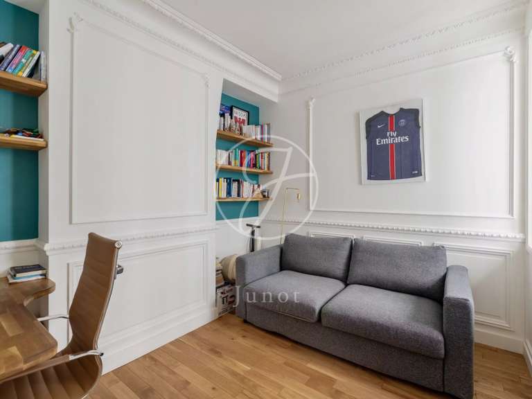 Appartement Paris 9e - 2 chambres - 74m²