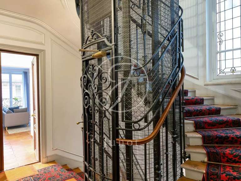 Appartement Paris 9e - 3 chambres - 107m²