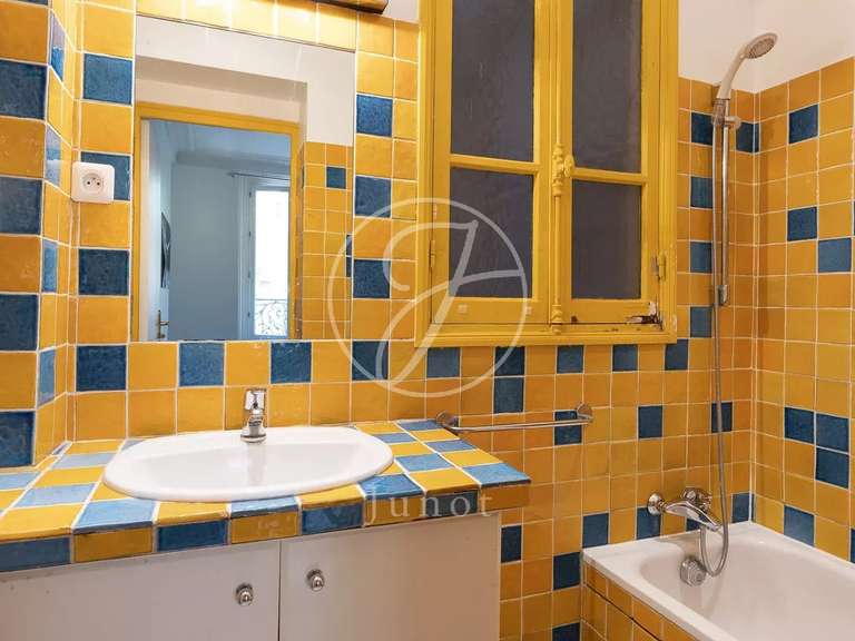 Appartement Paris 9e - 3 chambres - 107m²