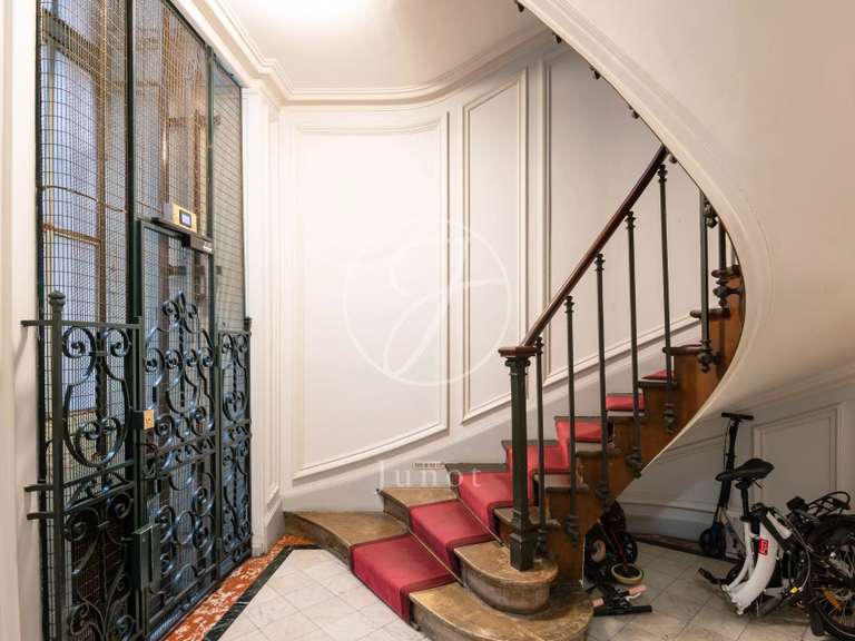 Appartement Paris 9e - 3 chambres - 117m²