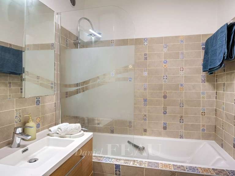 Appartement Paris 9e - 3 chambres - 104m²