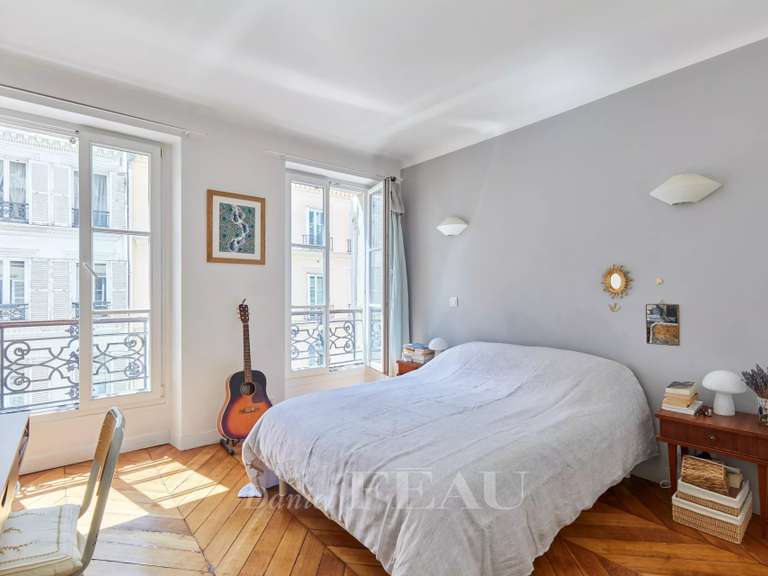Appartement Paris 9e - 3 chambres - 81m²