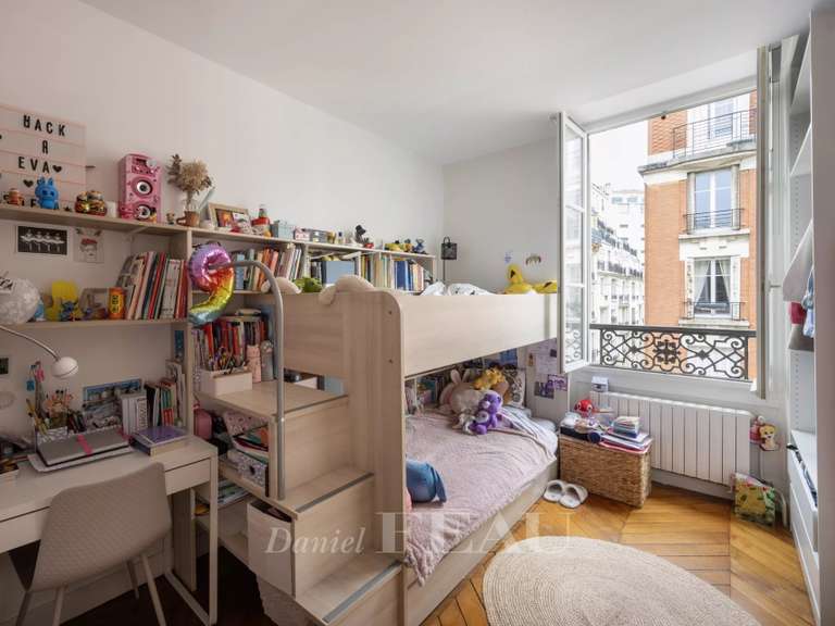 Appartement Paris 9e - 3 chambres - 109m²