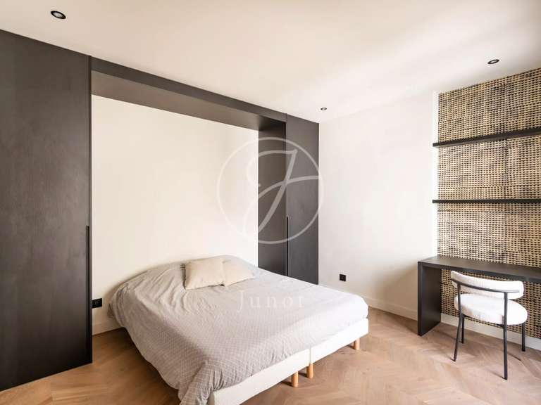 Appartement Paris 9e - 2 chambres - 75m²