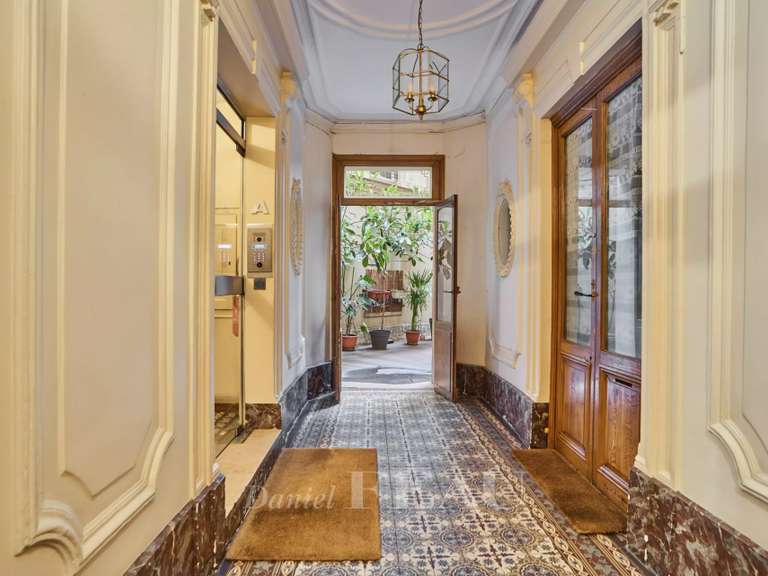 Appartement Paris 9e - 2 chambres - 68m²