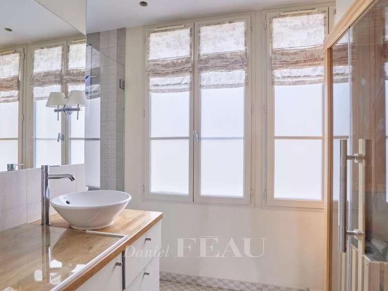 Appartement Paris 9e - 3 chambres - 97m²