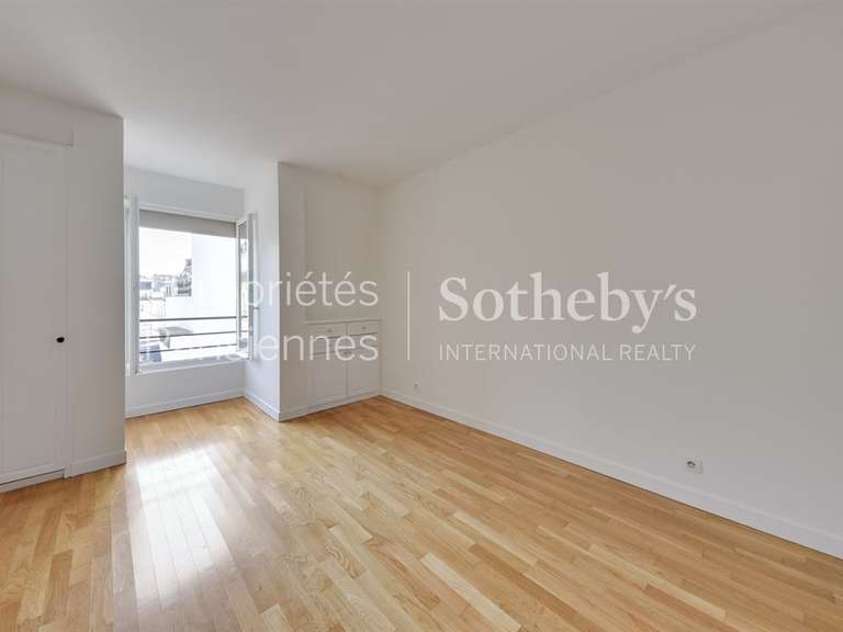 Appartement Paris 9e - 3 chambres - 141m²