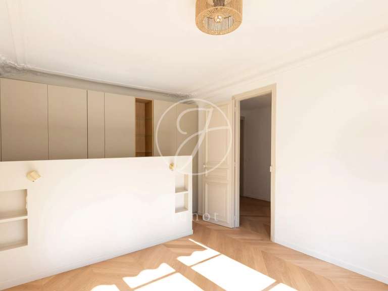 Appartement Paris 9e - 3 chambres - 114m²