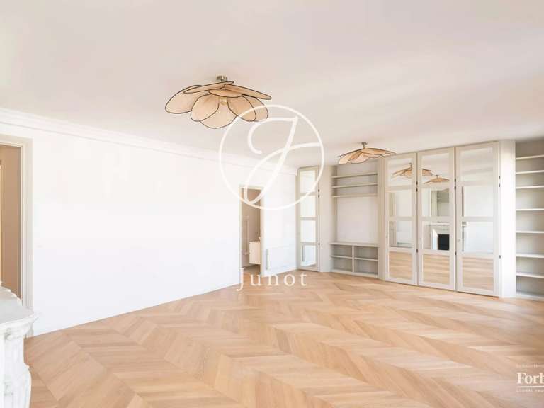 Appartement Paris 9e - 3 chambres - 116m²