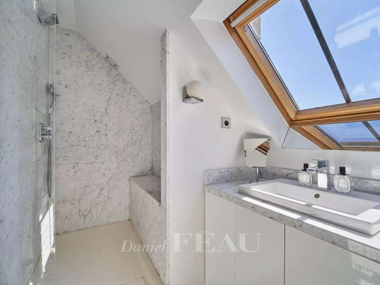 Appartement Paris 9e - 1 chambre - 83m²