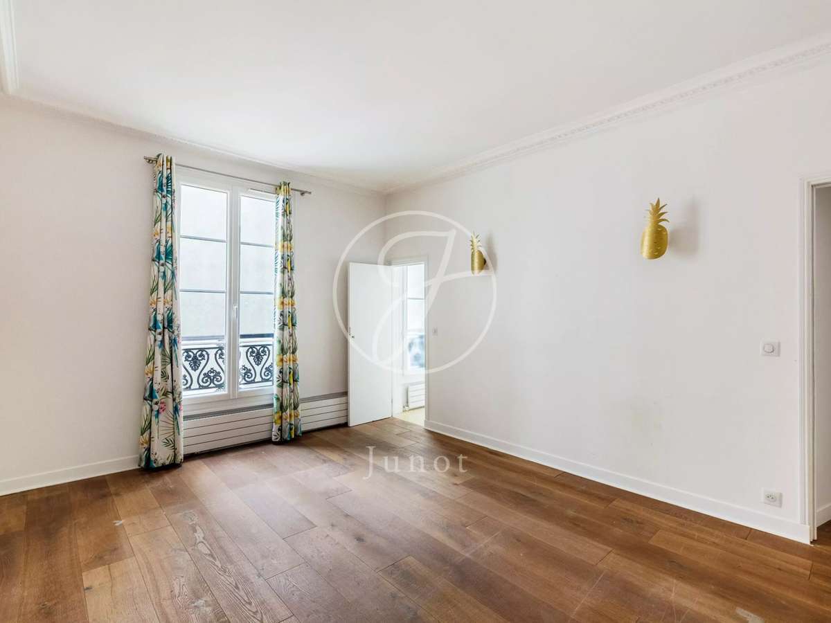 Apartment Paris 9e