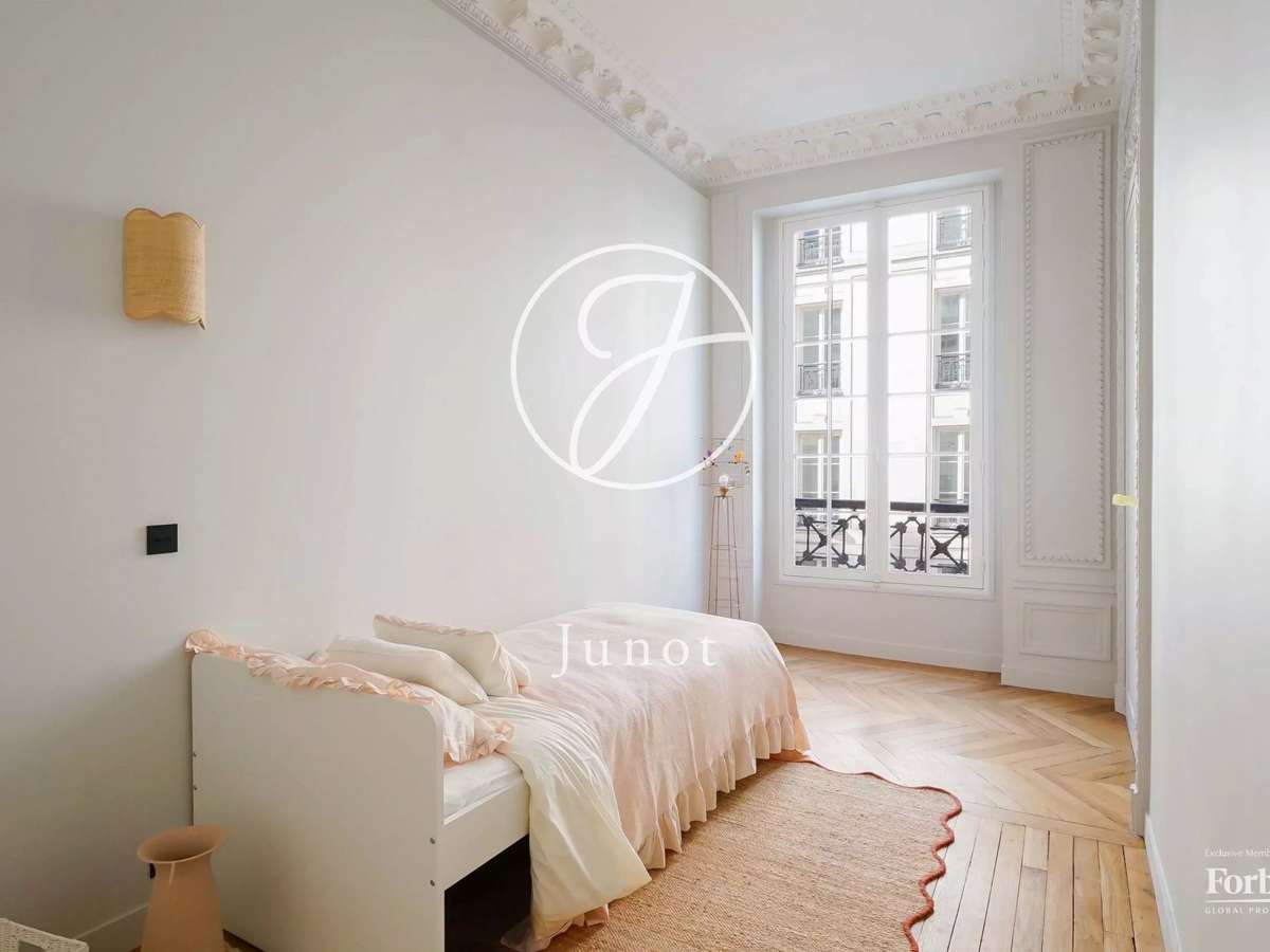 Apartment Paris 9e