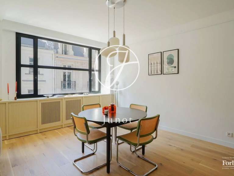 Appartement Paris 9e - 3 chambres - 97m²