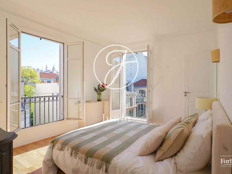 Appartement Paris 9e - 3 chambres - 124m²