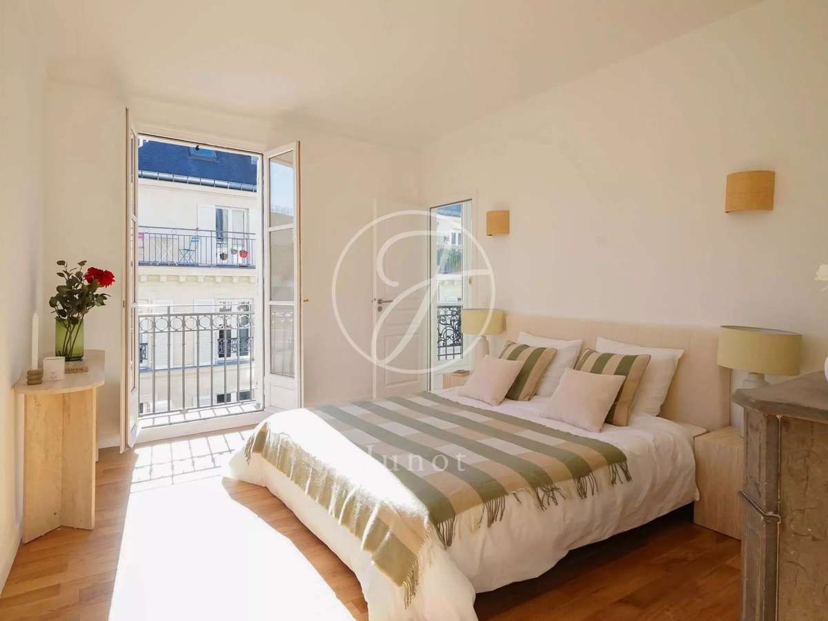 Apartment Paris 9e