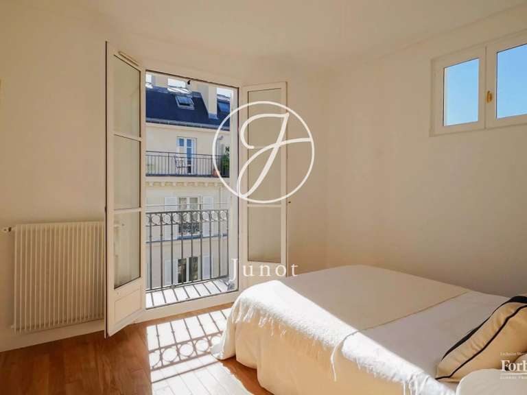 Appartement Paris 9e - 3 chambres - 124m²