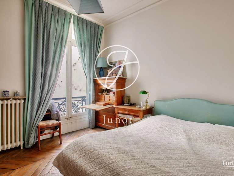 Appartement Paris 9e - 3 chambres - 141m²