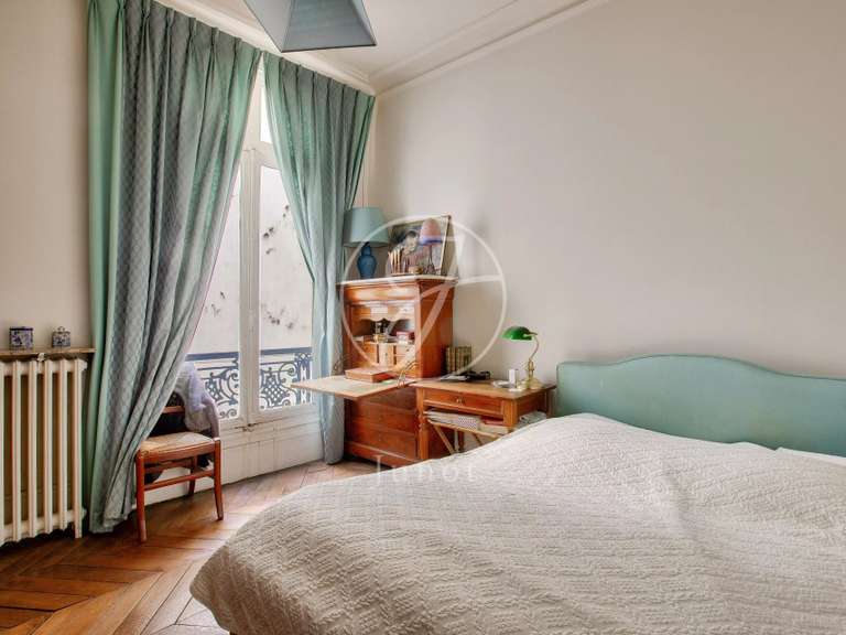 Appartement Paris 9e - 3 chambres - 141m²