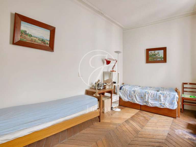 Appartement Paris 9e - 3 chambres - 141m²