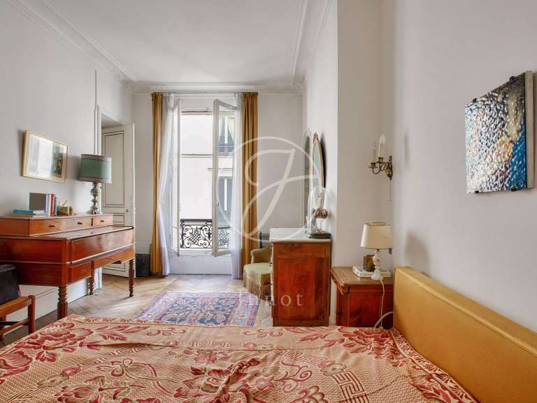 Appartement Paris 9e - 3 chambres - 141m²