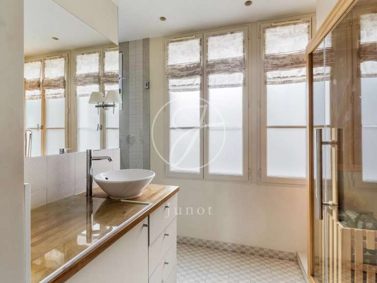 Appartement Paris 9e - 3 chambres - 97m²