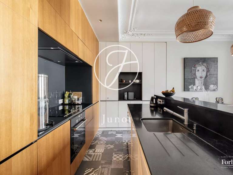 Appartement Paris 9e - 3 chambres - 97m²