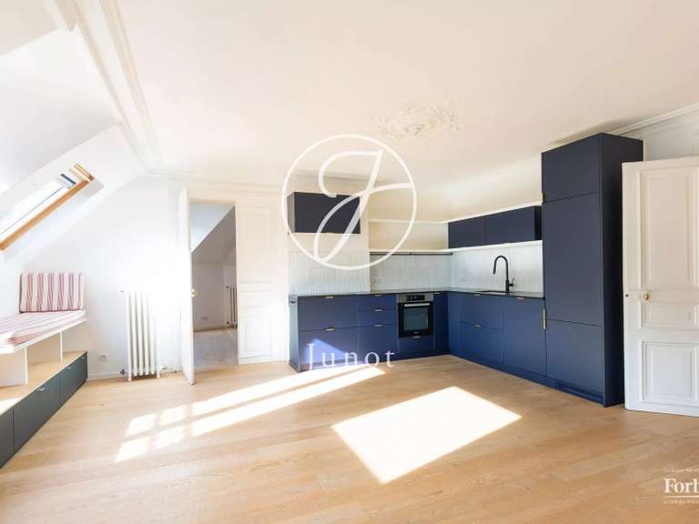 Appartement Paris 9e - 3 chambres - 108m²