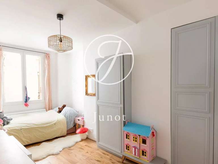 Appartement Paris 9e - 3 chambres - 98m²