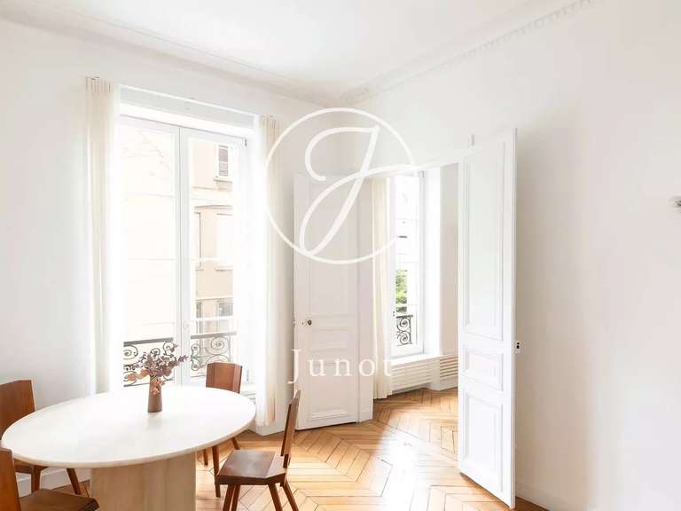 Appartement Paris 9e - 2 chambres - 74m²