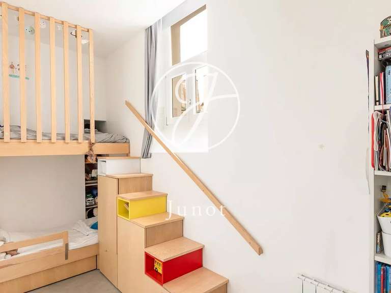 Appartement Paris 9e - 2 chambres - 74m²