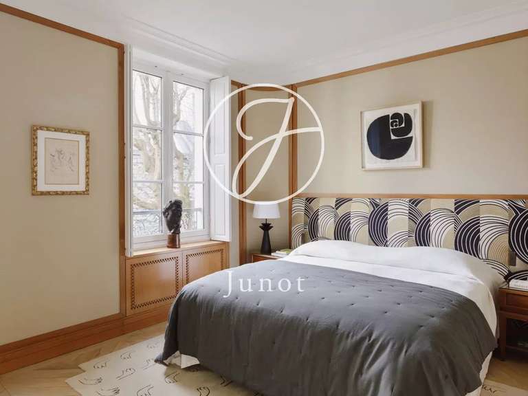 Appartement Paris 9e - 2 chambres - 97m²