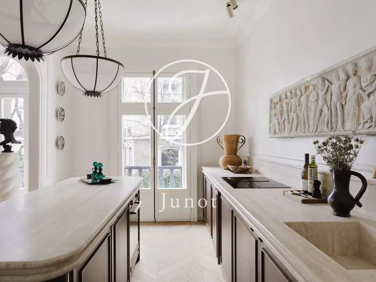 Appartement Paris 9e - 2 chambres - 97m²