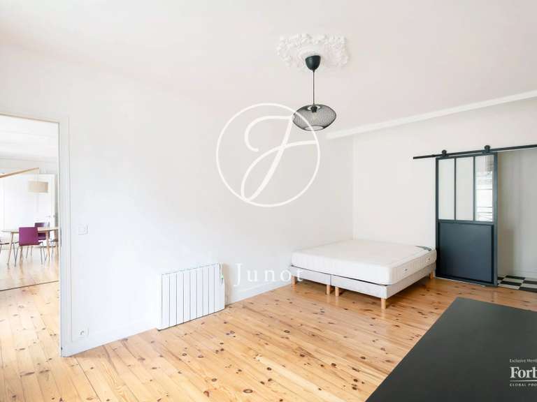 Appartement Paris 9e - 3 chambres - 117m²