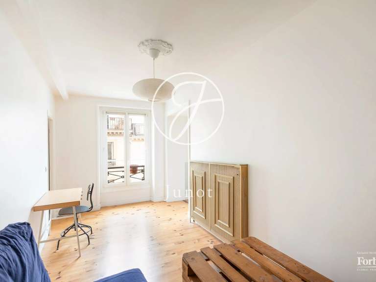 Appartement Paris 9e - 3 chambres - 117m²
