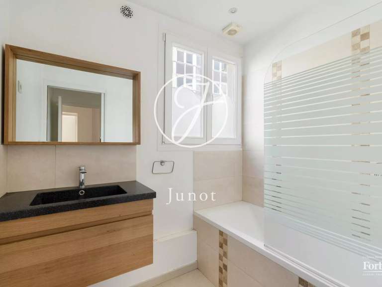 Appartement Paris 9e - 3 chambres - 81m²