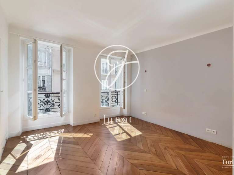 Appartement Paris 9e - 3 chambres - 81m²