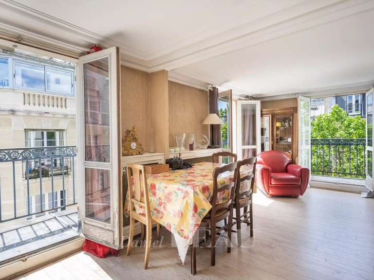 Appartement Paris 9e - 2 chambres - 84m²