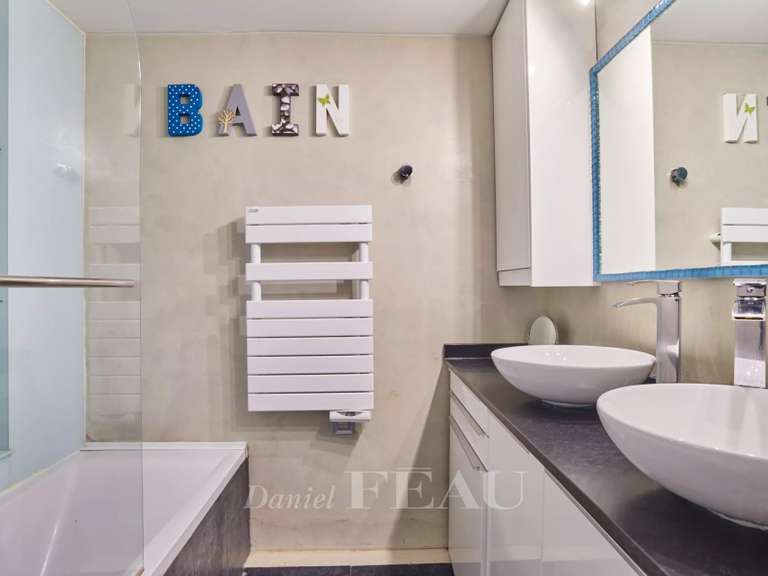 Appartement Paris 9e - 3 chambres - 84m²