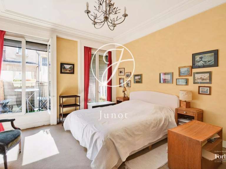 Appartement Paris 9e - 3 chambres - 116m²