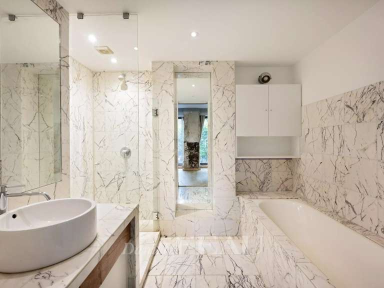 Appartement Paris 9e - 3 chambres - 275m²